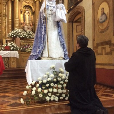 Orando ante la virgen del buen suceso Quito Ecuador junio 2016