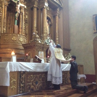 Pivel celebrando misa en el santuario virgen del buen suceso Quito Ecuador. Junio 2016