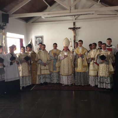 Ordenación sacerdotal Monseñor Schneider -Sao Pablo Brasil