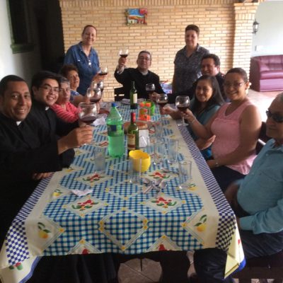 Brindando por el Sacerdocio de Carlos Alfonso Salazar - Ciudad del Este Paraguay