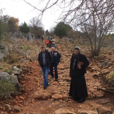 Subiendo al lugar de aparición de la Virgen - Medjurgorje